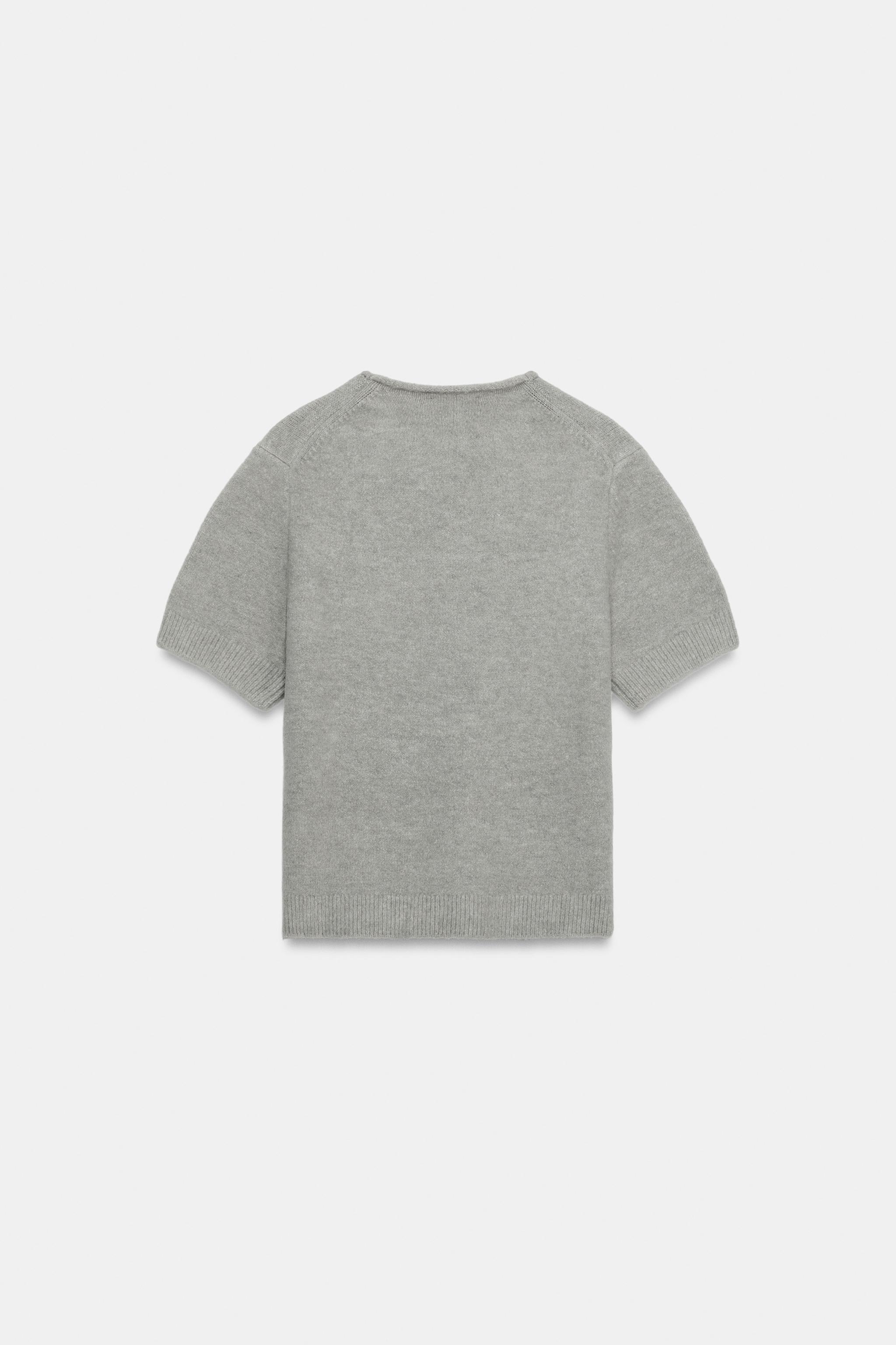 PULL EN MAILLE DOUCE À MANCHES COURTES